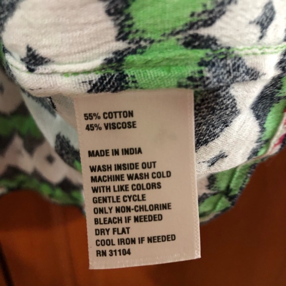 Crown and Ivy Green Printed Top NWT Size Medium - Picture 5 of 8